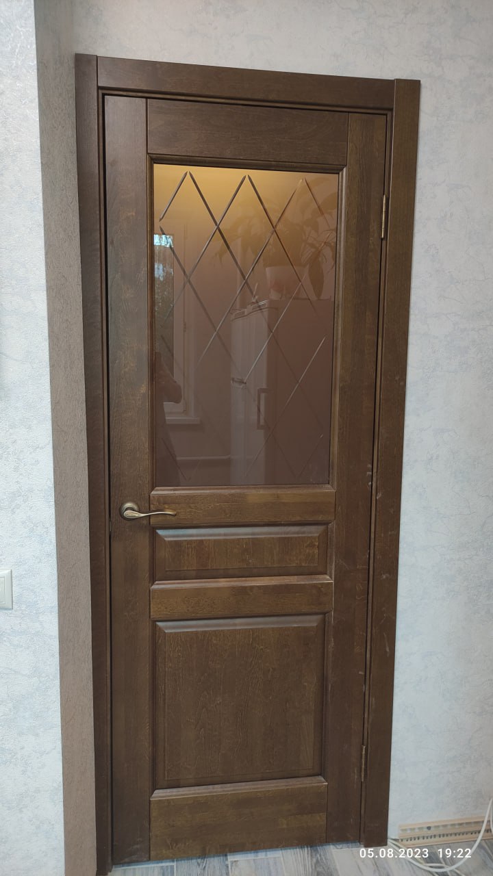 Межкомнатная дверь Валенсия массив ольхи Античный орех (ДО)